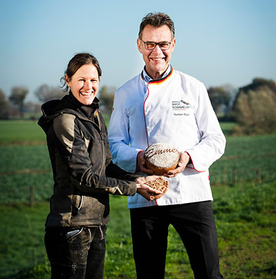 Eva Böhling mit Norbert Büsch und Emmerbrot