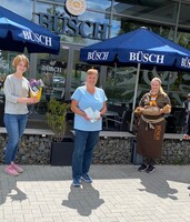 Dortmund: LAGA-Pressemitarbeiterin Lea Mispelkamp, Gewinnerin Jutta Witte, Fachgeschäftsleiterin Denise Blaser und Marketingleiterin Annett Swoboda Dortmund: LAGA-Pressemitarbeiterin Lea Mispelkamp, Gewinnerin Jutta Witte, Fachgeschäftsleiterin Denise Blaser und Marketingleiterin Annett Swoboda
